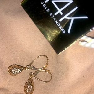 14k gold tear drop earrings